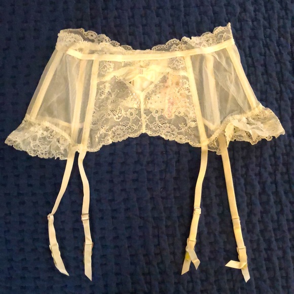 Victoria’s Secret bridal garter - Picture 1 of 7